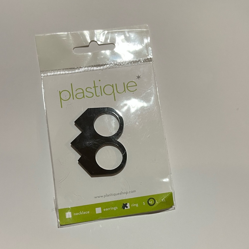 ♠️PLASTIQUE TWO FINGER ACRYLIC RING♠️ - Picture 6 of 8